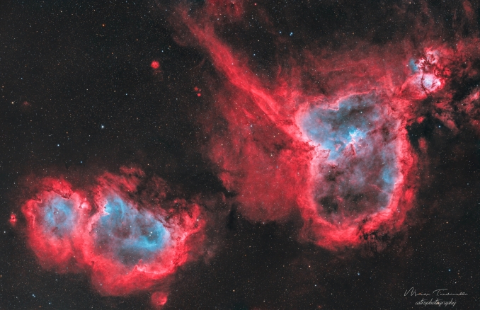 Posso finalmente condividere il risultato di diverse notti insonni e tanta pazienza! Ecco un vasto mosaico delle iconiche nebulose a emissione Cuore (IC 1805) e Anima (IC 1848), situate nella costellazione di Cassiopea, a migliaia di anni luce dalla Terra - Copyright: Mirko Tondinelli