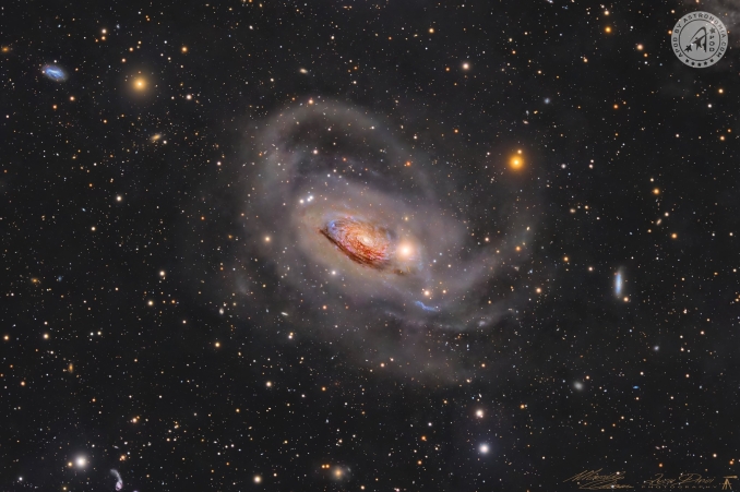 La Galassia Girasole (conosciuta anche come M 63 o NGC 5055) è una galassia a spirale visibile nella costellazione boreale dei Cani da Caccia. Fu scoperta nel 1779 da Pierre Méchain, collega e amico del Messier e che collaborò alla stesura del celebre catalogo. - Copyright: Luca Dinoi 