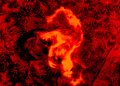 Un manichino astronauta colpito da un Flare solare artificiale