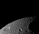 particolare della superficie del satellite Teti
