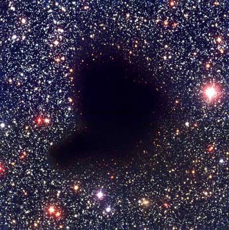 La “doppia” nebulosa Barnard 68 che tra circa 200000 anni darà origine ad una stella relativamente vicina al nostro Sole