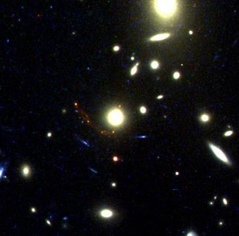Questa è l’immagine ripresa dallo Space Telescope che mostra la galassia MS1358arc