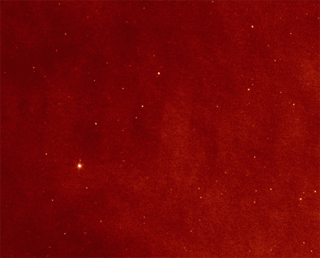 comparazione blink di due immagini dello stesso campo riprese a breve distanza di tempo e che dimostrano quanto possa essere valida l’utilizzazione dell’infrarosso nella caccia agli asteroidi