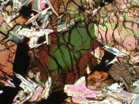 Acqua sulla Luna? Basta scaldare la roccia giusta!