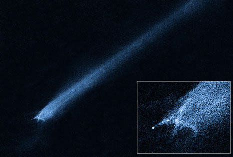 Una delle immagini riprese da Hubble. Si nota molto bene il nucleo decentrato e la strana forma a X dei filamenti vicini ad esso