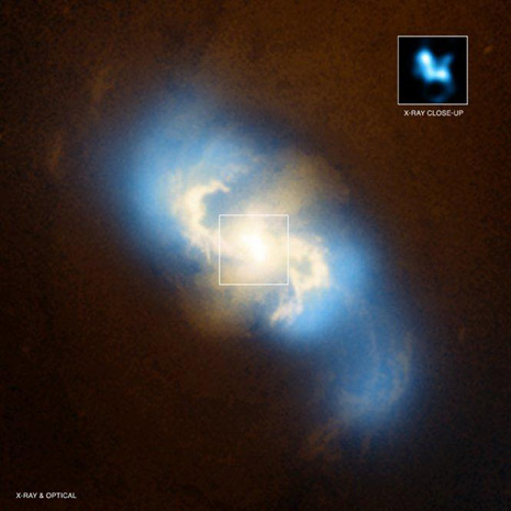NGC 3393 composta da luce visibile e da raggi X