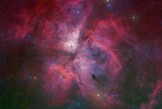 La Nebulosa della Carena (nota anche come Nebulosa di Eta Carinae o con le sigle di catalogo NGC 3372) è un oggetto celeste posto nel cuore della Via Lattea australe, nella costellazione della Carena - Copyright: Lucas Nikitczuk 