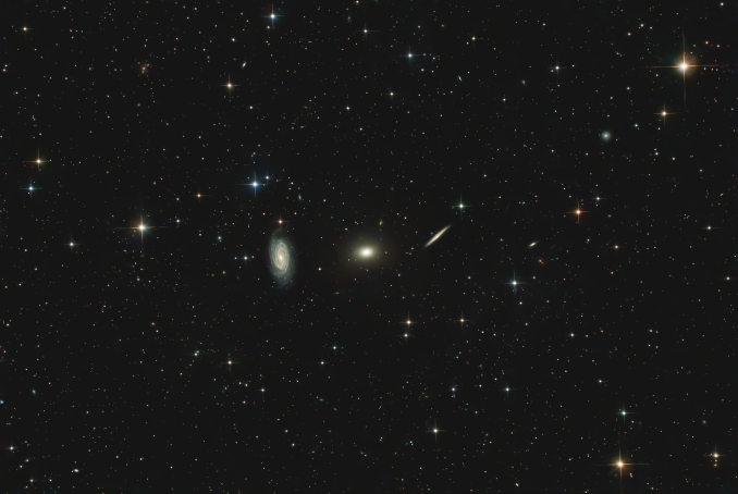 Questo affascinante raggruppamento di galassie è composto da NGC 5985, NGC 5982 e NGC 5981. - Copyright: Davide Borghi 