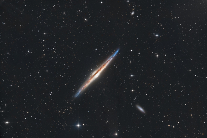 NGC 4565 è una magnifica galassia nella costellazione della Chioma di Berenice. È una galassia a spirale molto grande, più luminosa di M31. La distanza è di circa 40 milioni di anni luce. - Copyright: Marco Angelini e Giacomo Zacchi 