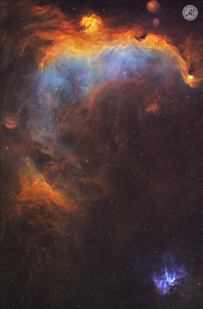 A cavallo tra le costellazioni del Cane Maggiore e dellUnicorno si trovano la estesa nebulosa Ic 2177, meglio nota come nebulosa Gabbiano, e la nebulosa NGC2359, nota come Nebulosa Elmetto di Thor. - Copyright: Juan Paulo Gonzalez Martinez 