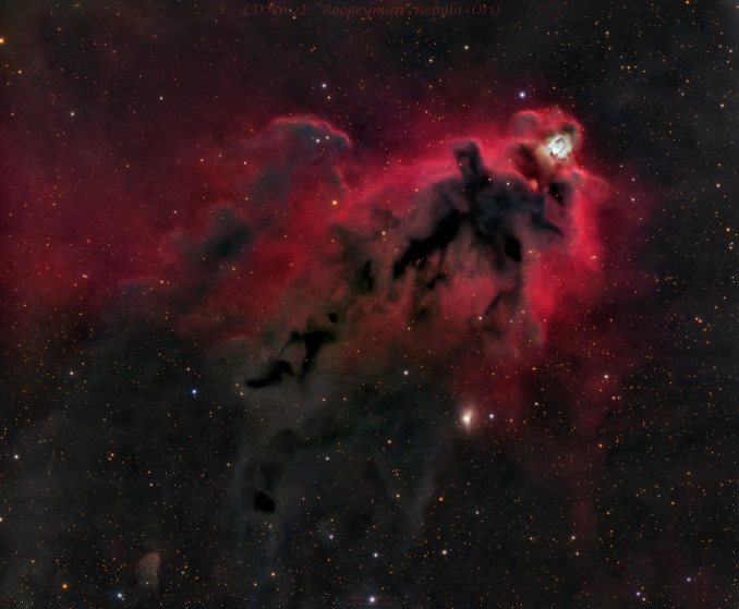 Questa è la Nebulosa Boogeyman, così chiamata per la sagoma di unintrigante figura scura al centro dellimmagine. Il nome ufficiale è Nebulosa Oscura di Lynds (LDN) 1622 - Copyright: Andrea Arbizzi 