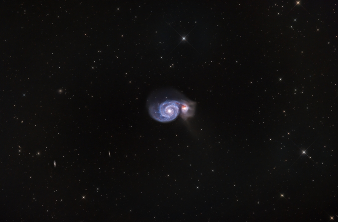 M51, conosciuta anche come la Galassia Vortice, è una galassia a spirale situata a circa 23 milioni di anni luce dalla Terra, nella costellazione dei Cani da Caccia. È famosa per la sua struttura a spirale ben definita e per la sua interazione con una galassia più piccola, NGC 5195 - Copyright: Davide Spike 