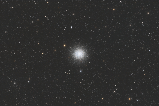 M13 è lAmmasso Globulare di Ercole, un bellissimo soggetto che si presta molto alla fotografia astronomica ma che ripaga immensamente anche se osservato alloculare. - Copyright: Frederic Lamagat 