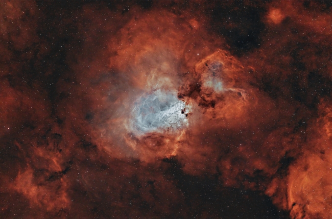 La Nebulosa Omega M17 è una regione dellidrogeno nella costellazione del Sagittario. Si trova tra 5000 e 6000 anni luce dalla Terra e si estende per circa 15 anni luce di diametro. - Copyright: Pio Iannetti 