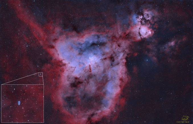 In direzione della costellazione di Cassiopea, nei pressi della celebre nebulosa 