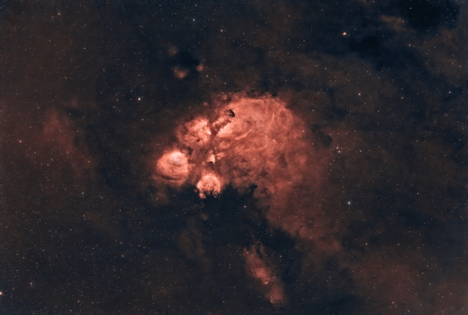 La Nebulosa Zampa di Gatto o Gum 64 è una vicina regione di formazione stellare appartenente al braccio del Sagittario della nostra via Lattea. Si trova nella costellazione dello Scorpione, molto vicina alla stella che ne rappresenta il pungiglione - Copyright: Fabio Bucceri 
