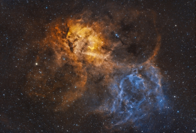 Sh2-132, soprannominata Nebulosa del Leone, è unenorme nebulosa ad emissione molto debole, situata nella parte meridionale della costellazione del Cefeo. Si trova ad una distanza di circa 10.400 anni luce, allinterno del braccio di Perseo - Copyright: Patrizia Mazzuccato 