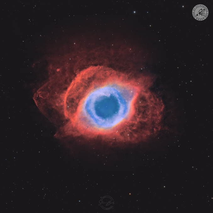 Questa spettacolare immagine mostra la sorprendente bellezza di ciò che una stella morente è in grado di creare. Lo straordinario oggetto, chiamato Nebulosa Elica (Helix Nebula, NGC 7293) e conosciuto più comunemente come lOcchio di Dio - Copyright: Steeve Body