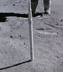 Tubo per estrazione di carote di materiale lunare