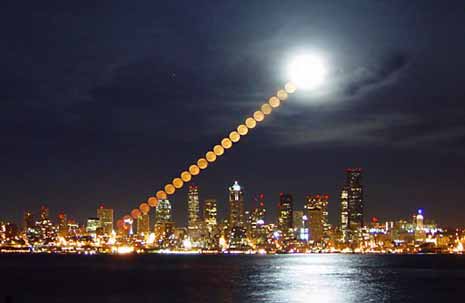 La luna sorge a Seattle