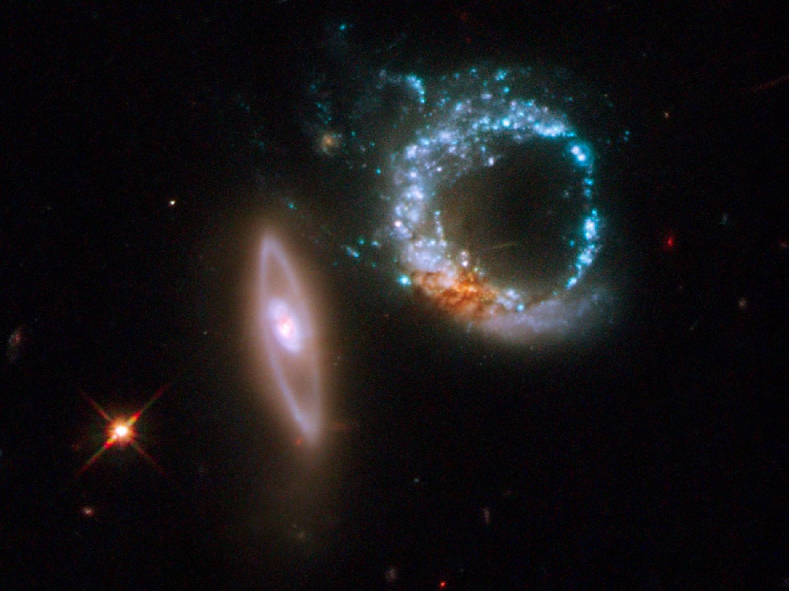 ARP 147: due galassie che interagiscono