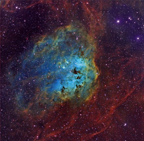 la coloratissima nebulosa IC410
