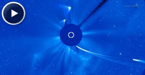 Un video dal Solar and Heliospheric Observatory mostra il passaggio ravvicinato della $Cometa$ ISON nel Giorno del Ringraziamento