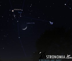 Congiunzione Luna - Pleiadi, giorno 24 ore 21:30