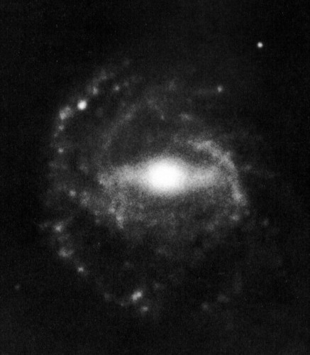 la $galassia$ a spirale barrata $NGC$ 7421