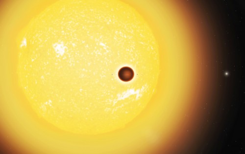 Il nome hot Saturn è mutuato da quello degli hot Jupiter, noti per essere molto comuni dato che le loro grandi masse, pari o superiori a quella di Giove, e la loro vicinanza alla stella li rende rivelabili molto facilmente a causa delle variazioni che inducono sul moto della loro stella madre. Se tali variazioni sono invece indotte da pianeti meno massici e orbitanti a distanze paragonabili a quelle terrestri o anche più lontani, esse risultano molto minori e quindi più difficili da rilevare.