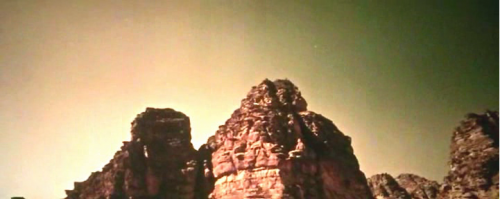 Due montagne di Marte con la Terra visibile