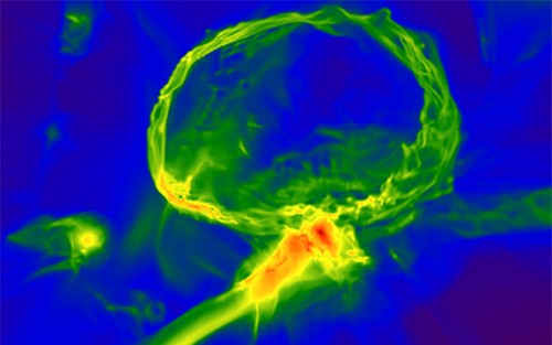 L’immagine mostra una delle prime stelle esplose nell’Universo: si vede un guscio di gas in espansione (in alto), e un filamento di gas più grande (al centro). La scala dell’immagine è di 3.000 anni luce. Il rosso indica una maggiore densità del gas. Crediti: Britton Smith, John Wise, Brian O’Shea, Michael Norman, and Sadegh Khochfar