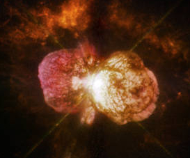 Rielaborazione di un’immagine della nebulosa dell’Omunculo ripresa dallo Hubble Space Telescope. Nebulose come questa si formano per effetto dei venti stellari, che rimuovono ingenti quantità di massa dalla superficie stellare. Se una stella perde troppa massa per venti stellari nel corso della sua vita non può formare un buco nero stellare massiccio come quelli visti da LIGO/Virgo. Crediti: NASA, ESA, and the Hubble SM4 ERO Team