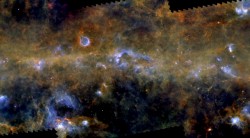 Una panoramica della Via Lattea osservata nell’infrarosso da Herschel. Crediti: ESA/Herschel/PACS, SPIRE/Hi-GAL Project, G. Li Causi INAF-IAPS