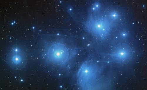 Quanto dista dal Sole l'ammasso stellare delle Pleiadi? Credit: NASA, ESA and AURA/Caltech