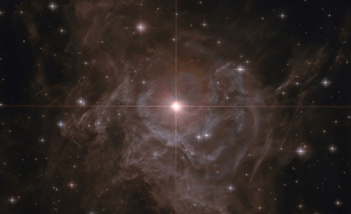 Stella variabile RS Pup, localizzata nella Via Lattea, è utilizzata come una candela standard. Credit: NASA