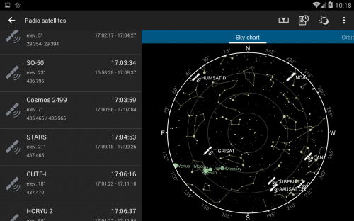 mappa stellare piena di satelliti per telecomunicazione e altri scopi