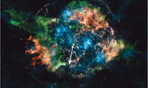 Nell’immagine potete osservare il titanio radioattivo (in blu) e il ferro (in bianco e rosso) nei resti della supernova Cas A. Crediti: Macmillan Publishers Ltd: Nature; from Grefenstette et al., Nature 506, 339 (2014); Fe distribution courtesy of U.~Hwang.