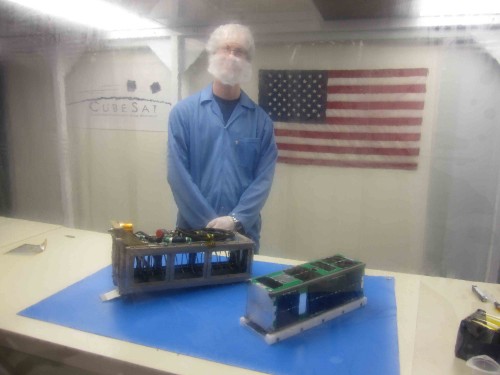 Il CubeSat Csswe in camera pulita. Crediti: Università del Colorado a Boulder