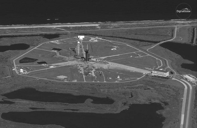 una splendida vista satellitare del razzo Falcon 9 al pad 39A 